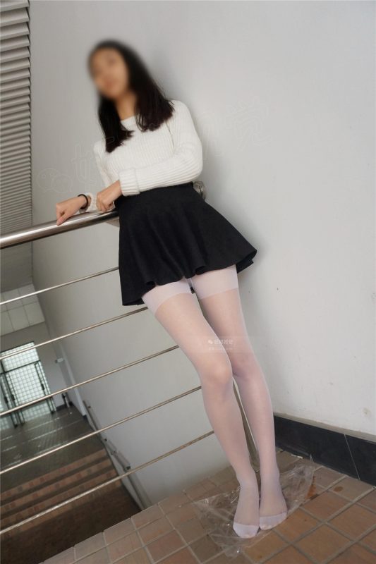 [妖精视觉] NO.044 诗诗 风吹起白丝袜 [67P]-喵领域